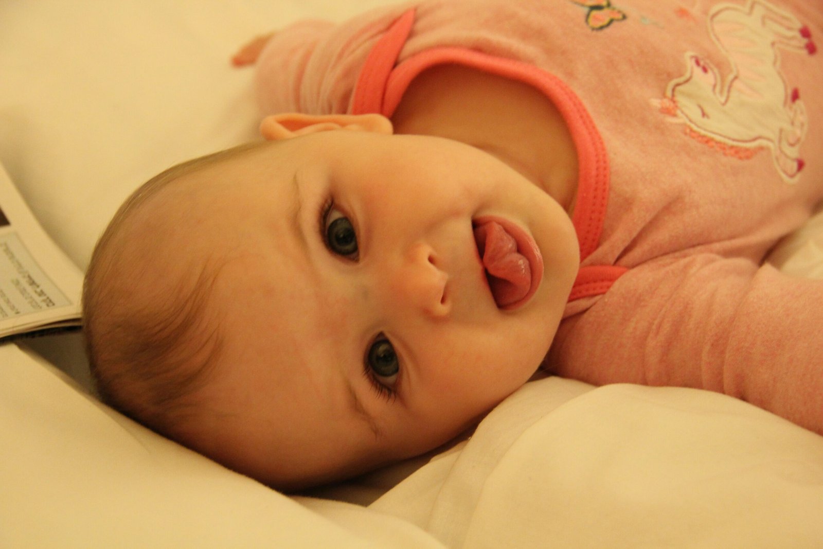À quel âge bébé fait-il ses nuits ? Les repères à connaître selon son âge